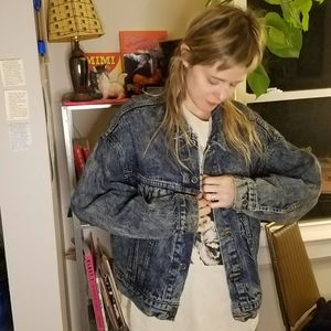 Acid wash vintage levi's jean jacket size M.